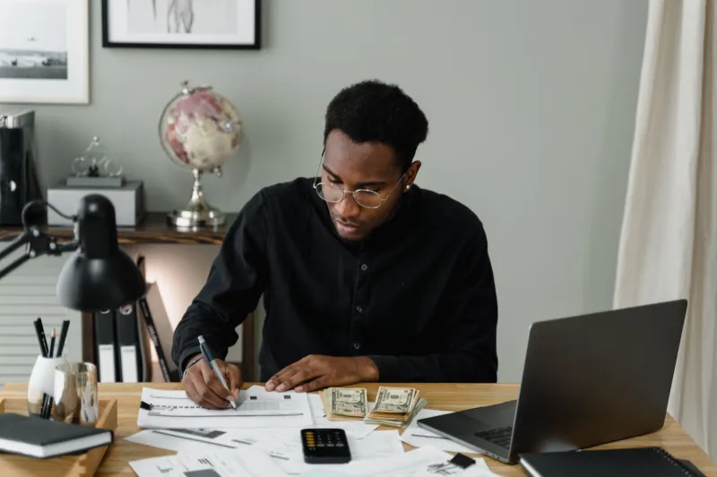 Paid Less for Knowing More: The Quiet Penalty Facing Expert Business Writers
